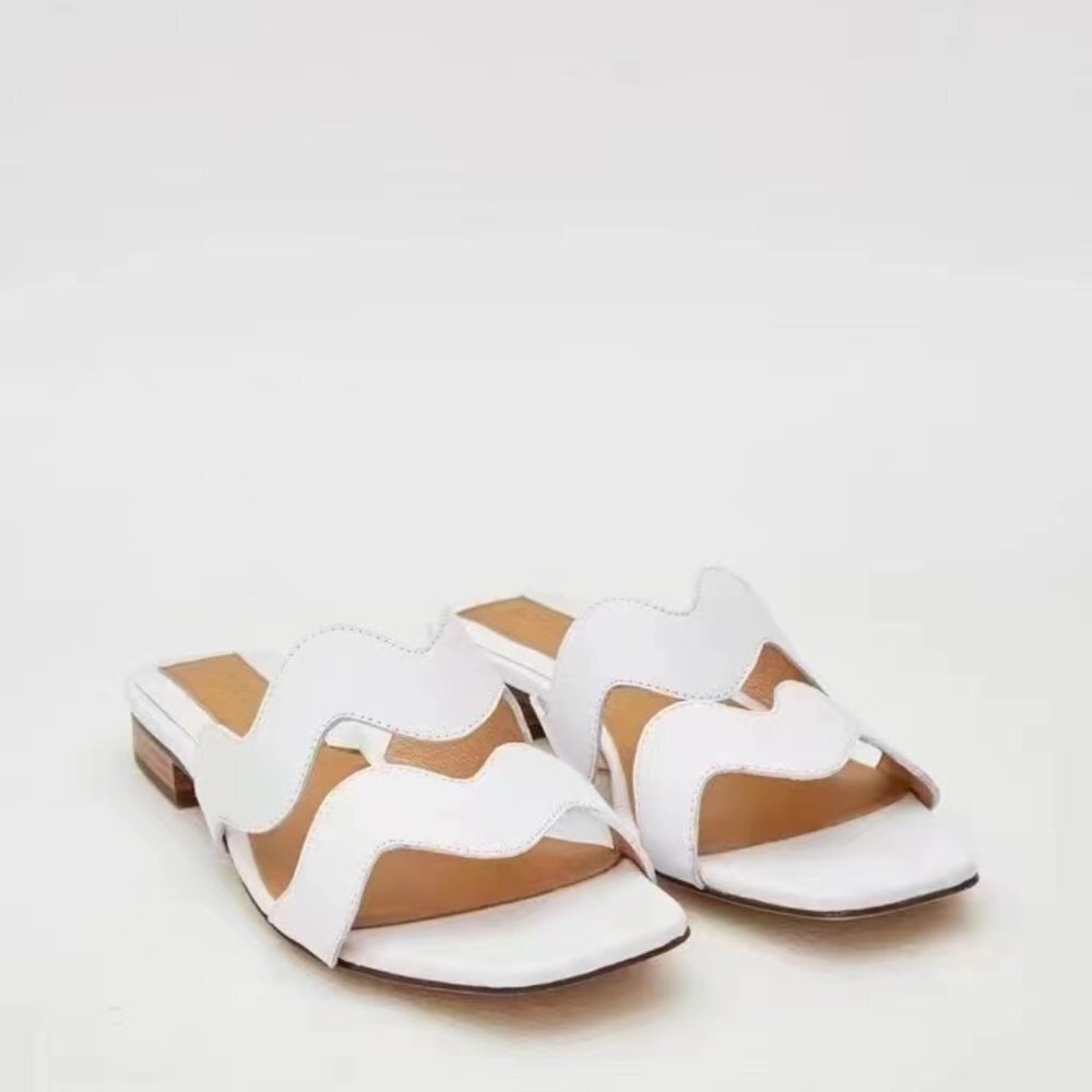 Jaggar Scallop Leather Flat - Picture 2 of 4
